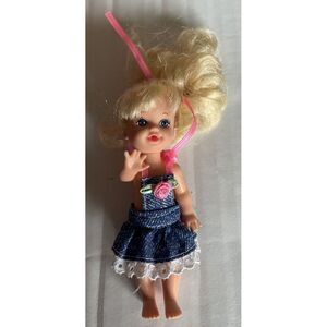 Vintage 1994 Mattel Toddler Girl Barbie Doll ‎ Waving Arm With Outfit 4"
